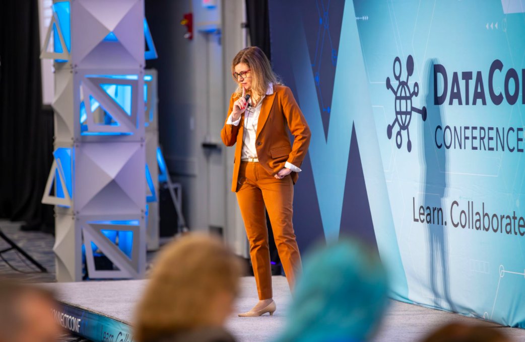 altaml_com's tweet image. AltaML CTO, @euriceliaw, had a whirlwind week traveling from #yeg to #cmh, to attend and speak at the @DataConnectConf. Her captivating presentation on the complexities of enterprise AI resonated with the audience, leaving them feeling &quot;heard.&quot; #dataconnect2023 #enterprise #AI