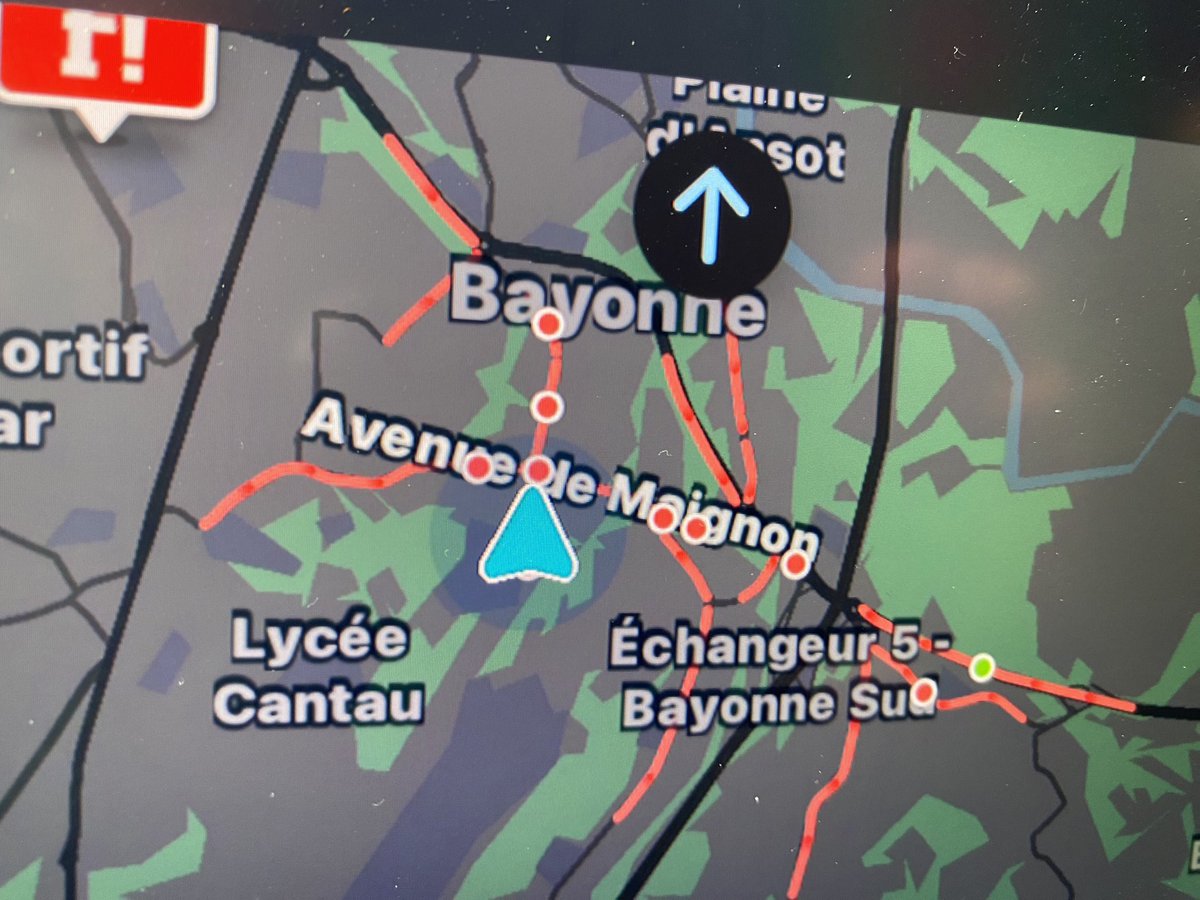 TDarguy's tweet photo. Embouteillages records... Les abords de Bayonne en rouge!!! circulation très difficile sur Bayonne Anglet Biarritz depuis hier ... A éviter si vous pouvez... 
temps maussade, sorties de boulot , touristes perdus ... secteur à fuir. https://t.co/hs7RxrO9Vn