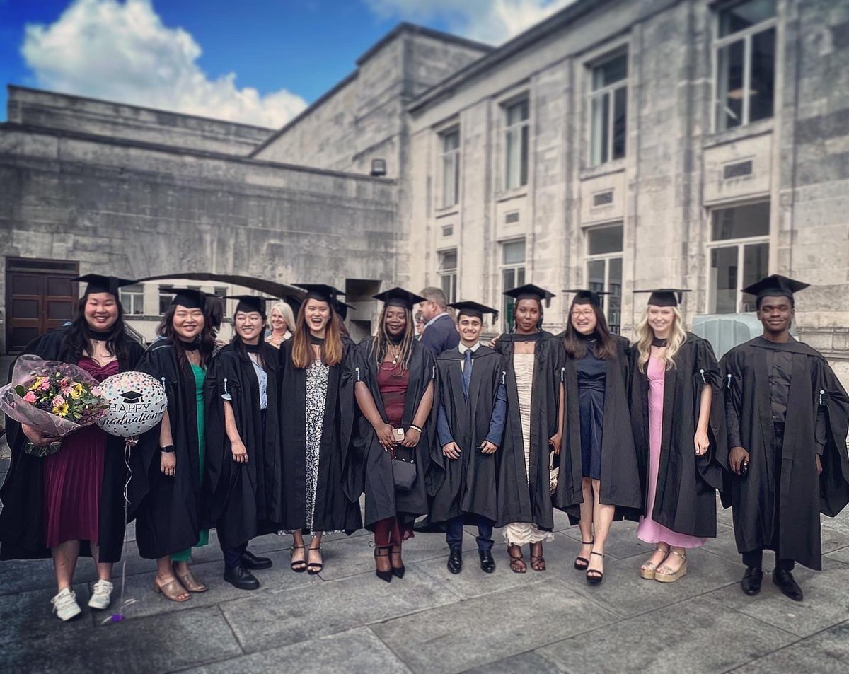 The best day of the year for #podiatry at the University of Southampton! 👩🏼‍🎓 👨🏿‍🎓 🧑🏾‍🎓 👨🏻‍🎓👩🏿‍🎓🧑🏼‍🎓👨🏽‍🎓👩🏻‍🎓🧑🏾‍🎓 😎👣😊👣😄👣👣🥹👣😁 Huge congratulations to the year of #2023 as you graduated today to begin your careers ahead From all in the podiatry team 🎓 👣 👏 👣 🙌 👣 🎉 👣 🍾 @PodsocSoton