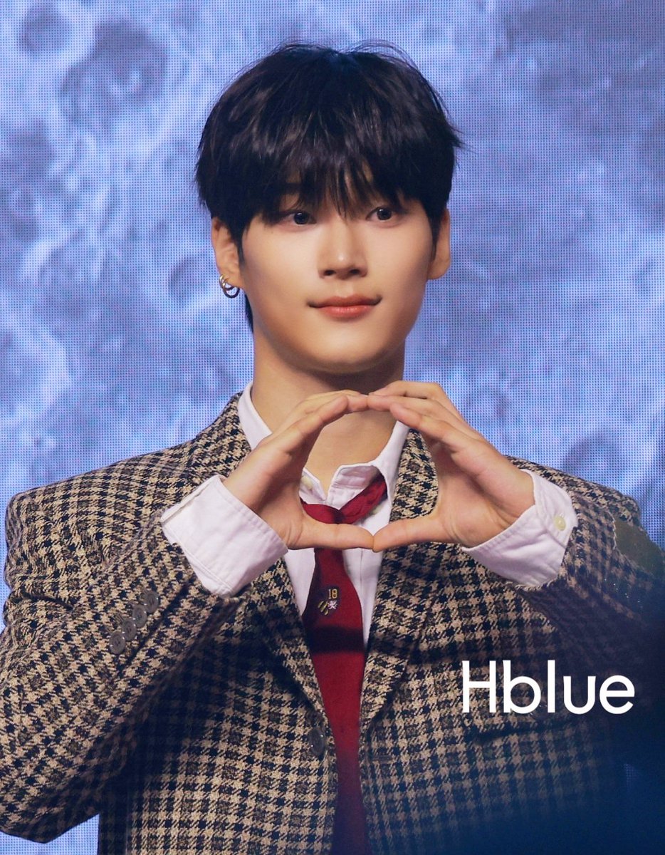 Hblue934291's tweet photo. 20230725 더문 VIP 시사회 박한빈
#박한빈 https://t.co/V4LiCSUnS9