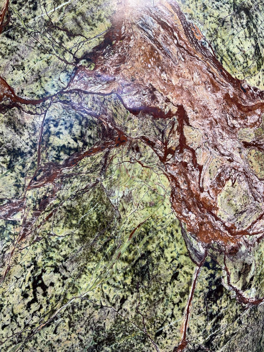 So good to see #Paulvanstone in the Aldeburgh gallery today. Excited to have beautiful new work, this one entitled 'Monsoon Torso' - Indian rainforest marble from #Rajasthan with a #portuguese limestone base.

#britishsculpture #marble #torso