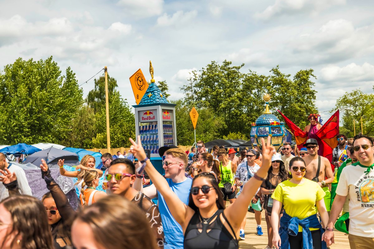 tomorrowland's tweet photo. Give wings to the start of your day! Join the @redbull  Dreamville Parade in weekend 2, every day at 13:00 https://t.co/j3U7weNRJa