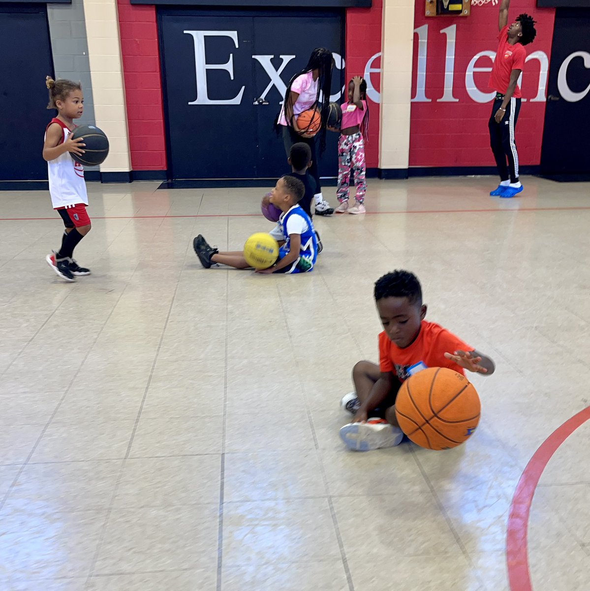 Awesome Sports Basics has dribbling and 2-pointers at their fingertips today! 🏀🏀🏀 • • • @woodwardacademy #wacamps #wa #woodward #woodwardway #summercamps #summercamp #collegepark #summer2023