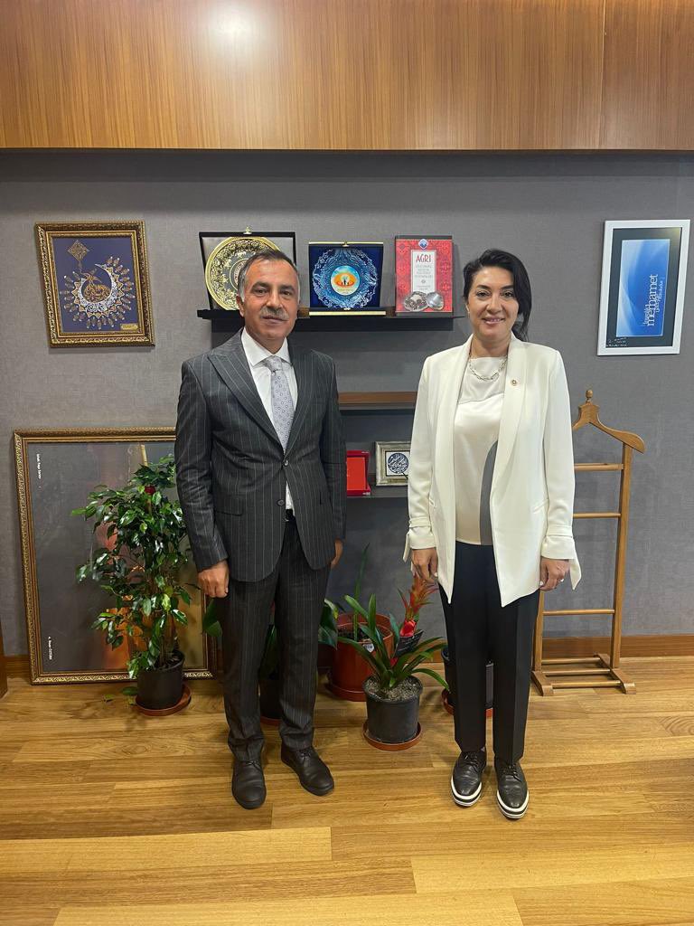 Ruken_Kilerci's tweet photo. Eski Ağrı İl Başkanımız, AK Parti Genel Merkez Teşkilat Başkanlığı Doğu Anadolu Koordinatörümüz Sn. @AvAbbasAydin ile görüşme gerçekleştirdik. Ziyareti için kendisine teşekkür ediyor, kolaylıklar diliyorum. https://t.co/KutvxHjUty