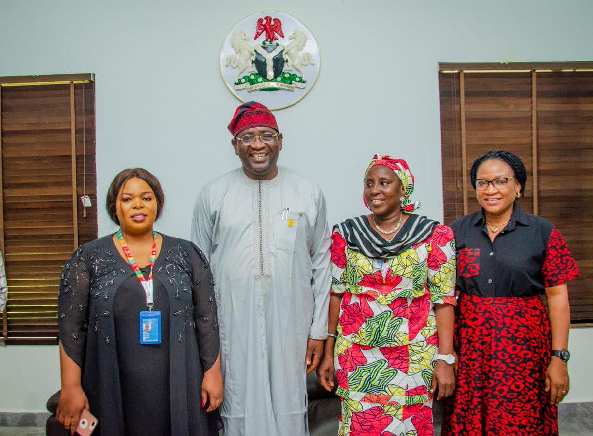 UNDPNigeria's tweet photo. Last week, @UNDP Nigeria Peace-building team met with HE @BarrSamode of @benuestategovt and Benue State Peace Commission to talk about @UNDP's support that culminated in the establishment of the Commission. We look forward to more fruitful engagement with the state. https://t.co/jXYUvk4tBr