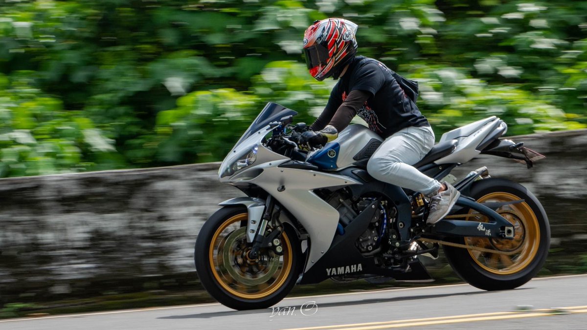 bsyuan696's tweet photo. 半分R1、半分FZ1
#YAMAHA #ヤマハ
#ヤマハバイク #YamahaFZ1
#FZ1 #FZ1N #FZ1S #FZ1Fazer
#FZ1GT #FazerGT #RN16
#5VY #YZFR1 #YamahaR1 #R1 https://t.co/a0jlvEG0QX