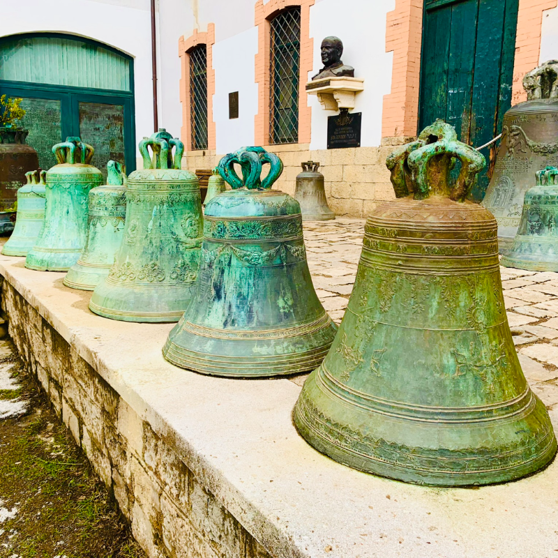 bbcworldservice's tweet photo. The Marinelli family have been making bells for almost a thousand years.

You can find them in some pretty famous places like the Leaning Tower of Pisa and St Peter's Square.

But while demand for bells in Italy is dwindling, the market in Africa is "thriving" 🔔
