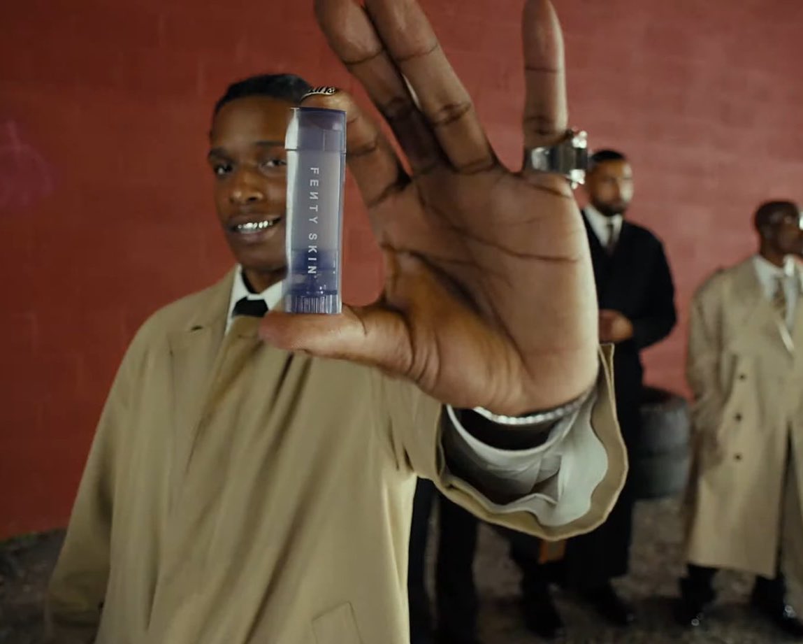 RT @GalerieRihanna: ASAP Rocky promotes Rihanna‘s skincare line Fenty Skin in his new music video. https://t.co/ka1zjBT1PB