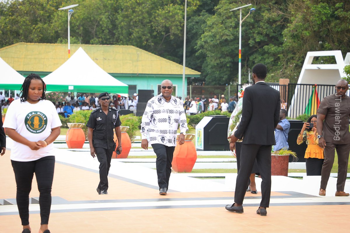 Josephjpeg00's tweet photo. Excerpts from the 11th Anniversary wreath laying for Former President, Prof John Evans Fiifi Atta Mills . In frame: Ex President John Mahama. 24th July 2023 . Photo © Joseph Tawiah Odotei [JTawiahjpeg] 1/3 https://t.co/QyzFIIKqol