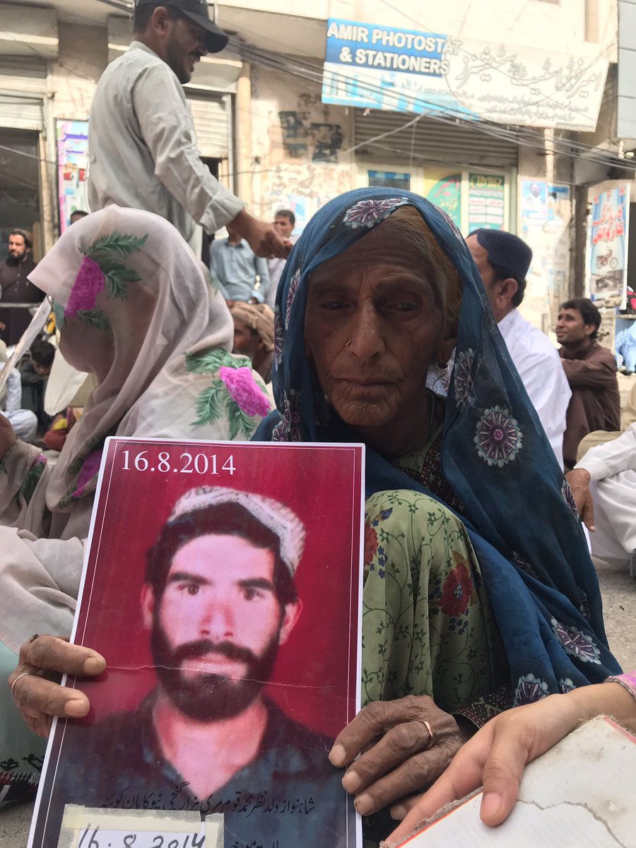 miryar_baloch's tweet image. 25 July #QuettaProtest
#Baloch mothers, sisters are protesting because their husbands, sons are being illegally held in Pakistan&apos;s torture cells. 

They are not produced in front of any court, thousands are languishing in the army&apos;s secret detention centres. 
#BalochLivesMatter