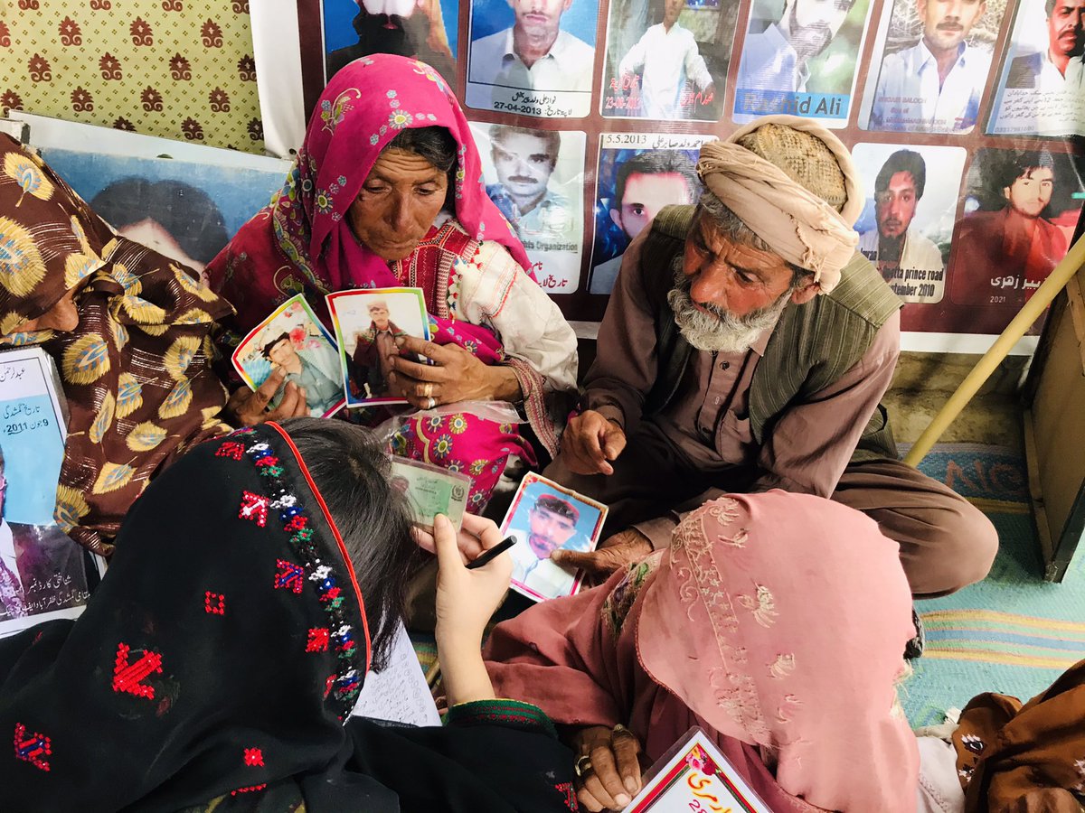 miryar_baloch's tweet image. 25 July #QuettaProtest
#Baloch mothers, sisters are protesting because their husbands, sons are being illegally held in Pakistan&apos;s torture cells. 

They are not produced in front of any court, thousands are languishing in the army&apos;s secret detention centres. 
#BalochLivesMatter