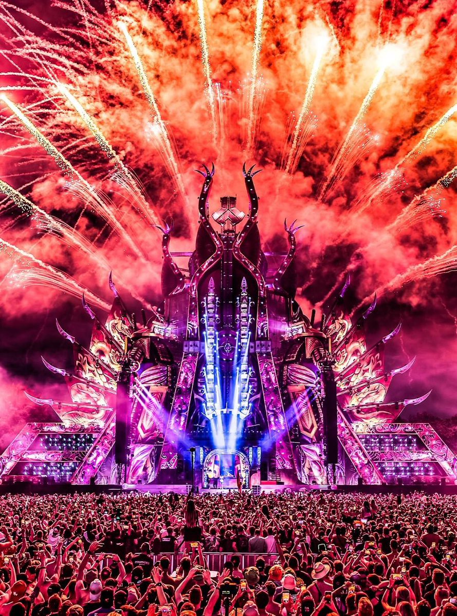 Festseasonmedia's tweet photo. One month ago since Defqon.1 closing 🧡

(📸 via @Q_dance) https://t.co/nXZoOlnMKm
