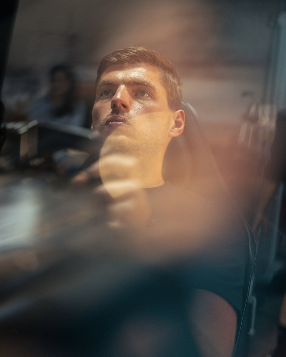 On set today with <a href="/EASPORTSF1/">EA SPORTS F1</a> 🍿🔥 

#F123 Champions Edition is out now 👀🎮