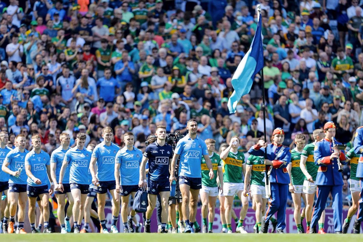 TheStunningBand's tweet photo. We'll be playing a 30 minute set of songs in Croke Park before the All Ireland Football Final this Sunday between Kerry and Dublin.  Come early, we're the warm up act for a change! @officialgaa @Dubs_gaa https://t.co/q42lQSttjS