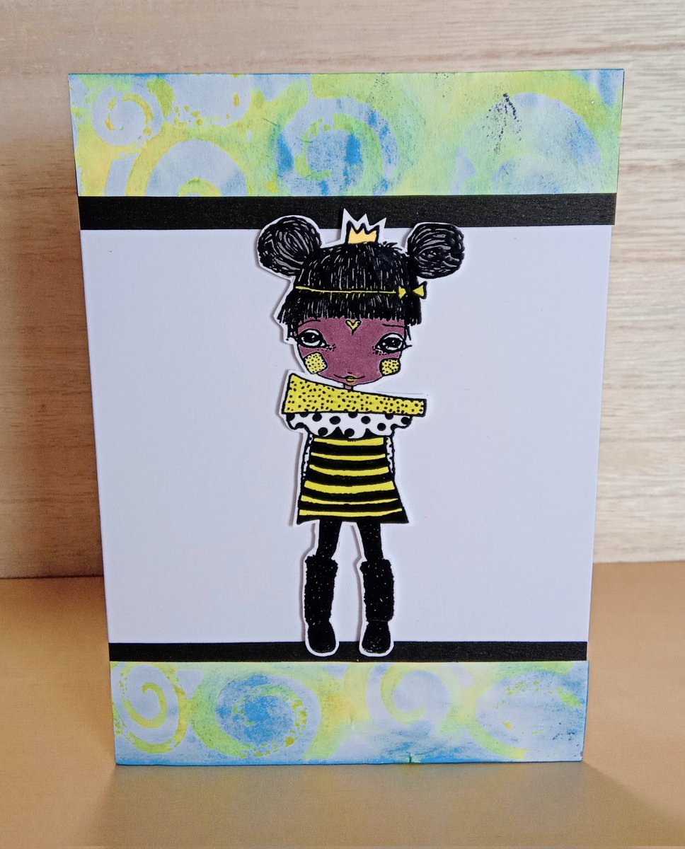 Evening all!
Popping on to share a A6 sized card featuring a cute image from Funky Fossil, & distress inked panels.
Greeting to be added. 
💛😊
#HandcraftedByMaxineB
#HandmadeInTheUK
#handmadecardsforsale #FunkyFossil #LittleLeyla #DistresssInks