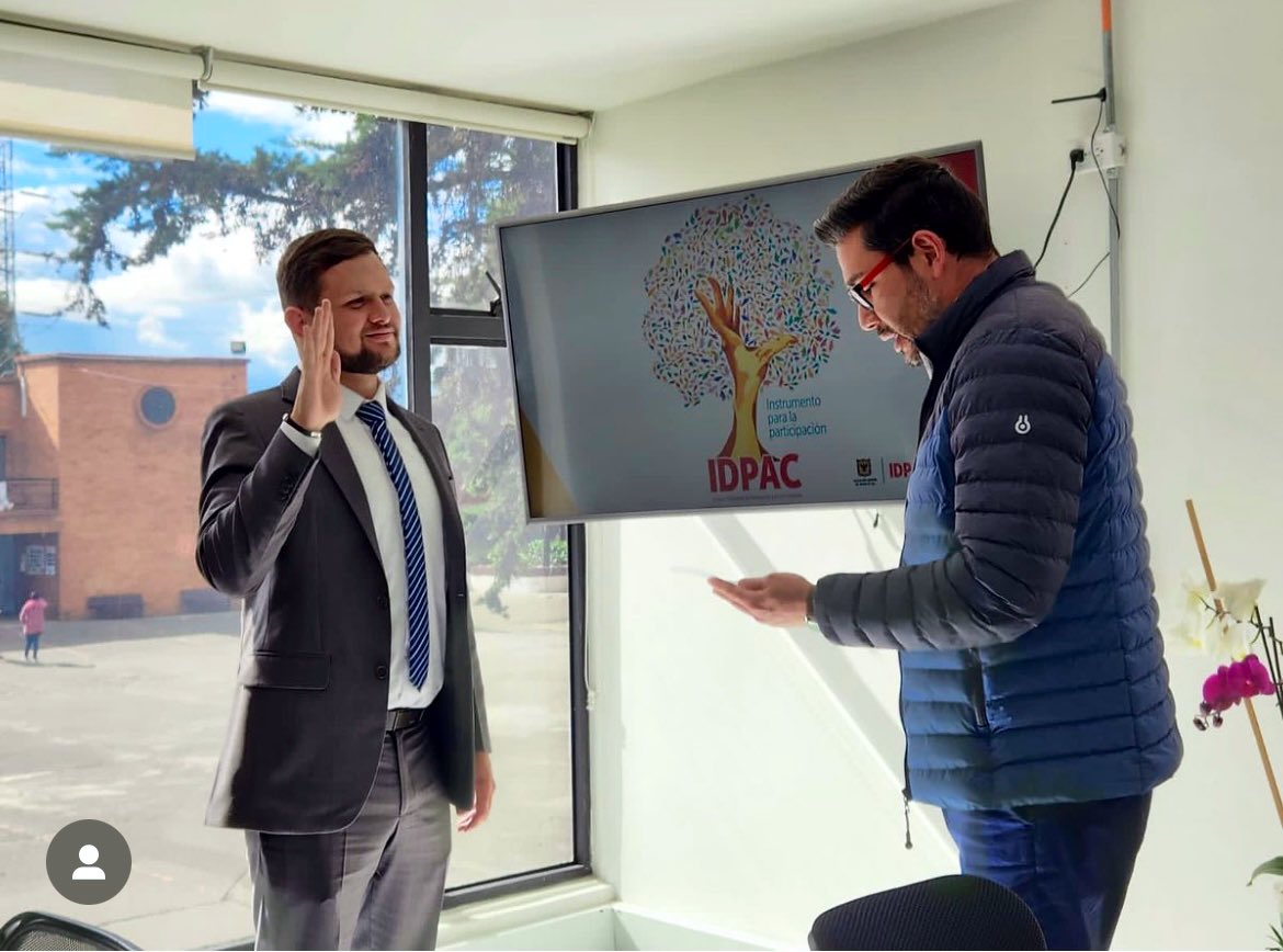 FIGRIExternado's tweet photo. 💥Darwin Faruth, egresado de La Maestría en Gerencia para El Desarrollo de -FIGRI-, es el nuevo Gerente de Juventud de @BogotaParticipa, contribución clave para seguir construyendo oportunidades para la juventud. ¡Felicitaciones!🎉 @DarwinFaruth #OrgulloFIGRI🧡 https://t.co/SkQ5lly04D