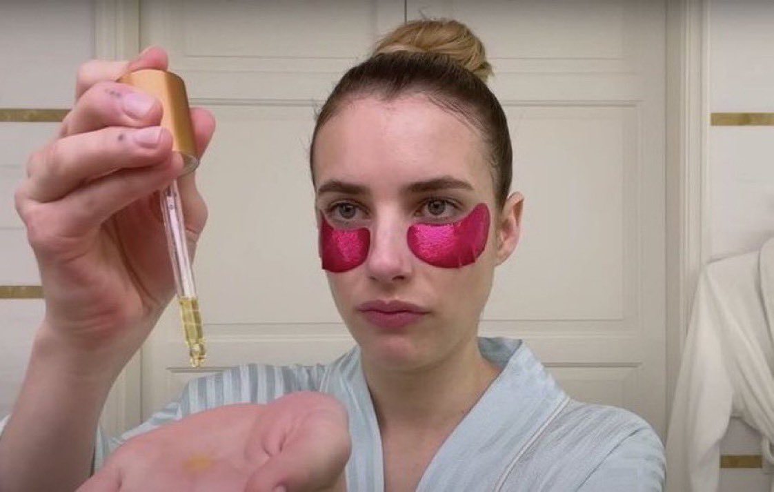yo haciendo mi rutina de skin care mientras ignoro el resto de mis responsabilidades