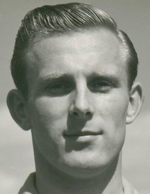 RIP DAIS TER BEEK
In Enschede is gisteren op 87-jarige leeftijd Dais ter Beek overleden, oud-voetballer van oa Sportclub Enschede en FC Twente. Later was hij zo'n twintig jaar scout voor FC Twente. Ter Beek leed aan kanker.
#fctwente  #eredivisie