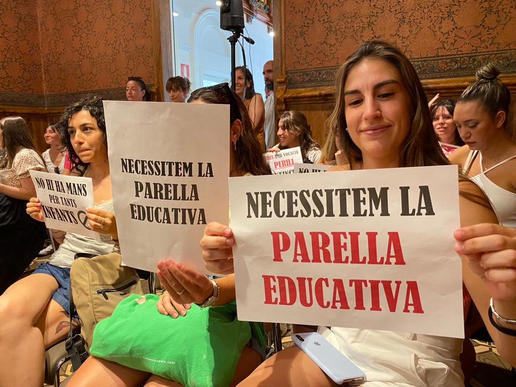 UM9CUPConstruim's tweet image. Avui al Ple presenten una moció a través dels grups de l&apos;oposició després de reunions infructuoses amb l&apos;alcaldessa que no ha volgut avançar el punt de l&apos;ordre del dia per a que les treballadores no hagin d&apos;estar tot el ple (les mocions van al final) #plespribes