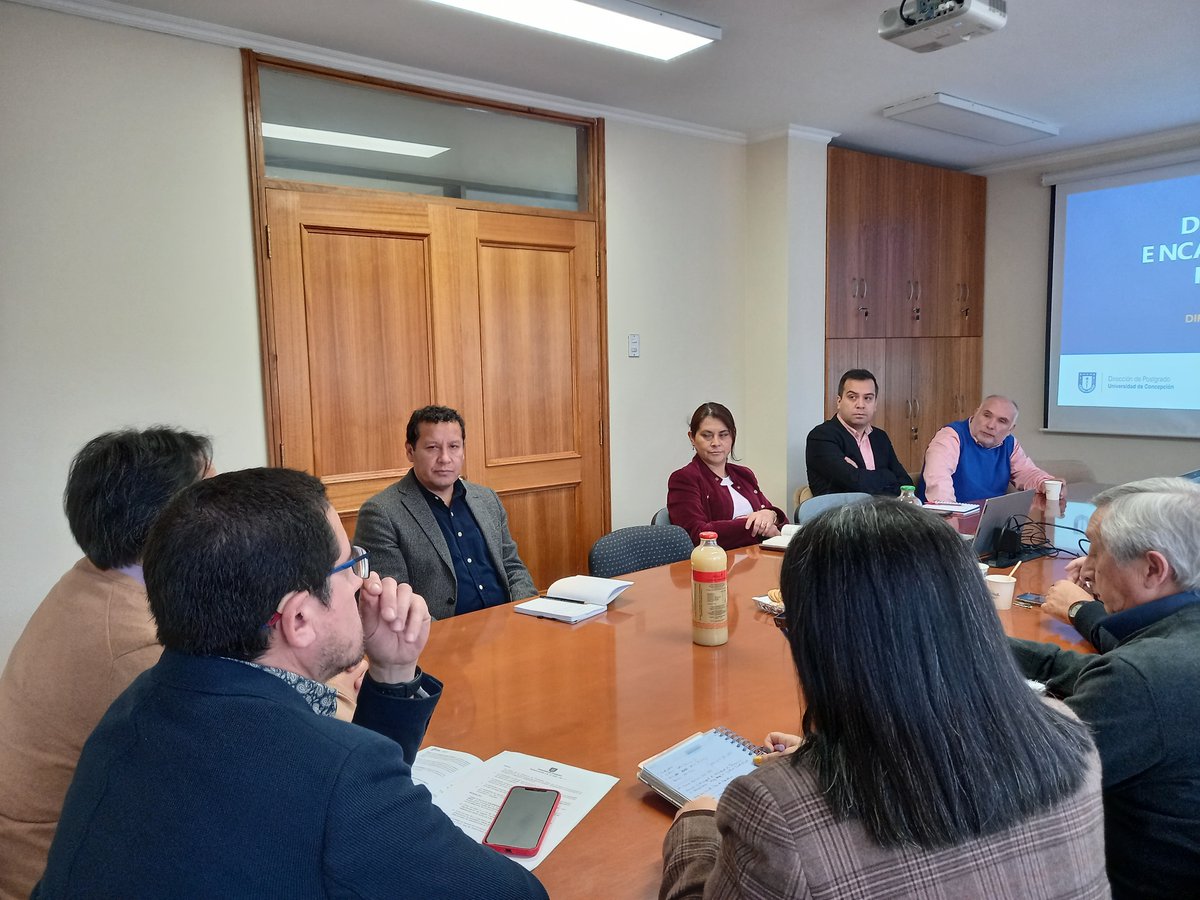 postgradoudec's tweet photo. #PostgradoUdeC: Compartimos otro encuentro exitoso con autoridades y representantes de nuestras facultades. Estos encuentros nutren el diálogo sobre la dirección y gestión de nuestros programas de postgrado. @udeconcepcion https://t.co/vhXPadLYPG