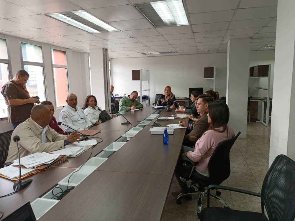 Hoy recibimos a los trabajadores de la entidad de trabajo metro de valencia.  La semana próxima se realizará importante reunión,  para resolver la restitución de los dirigentes sindicales a sus puestos de trabajo.
<a href="/laproletaria/">LUZ COROMOTO CHACON</a> <a href="/NicolasMaduro/">Nicolás Maduro</a> <a href="/torrealbaf/">Francisco Torrealba</a> <a href="/cbolivariana/">Central Bolivariana CBST</a>