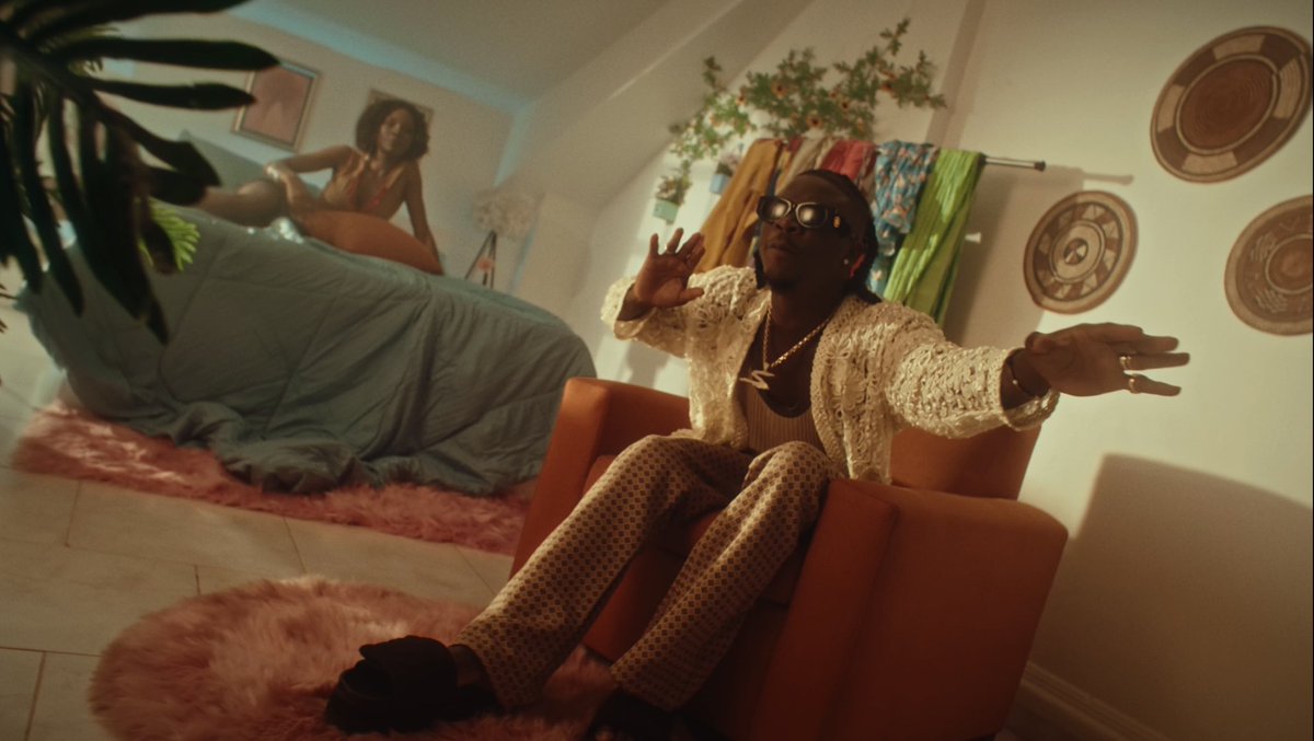 KwameBlack's tweet photo. Brown Skin Girl by @Camidoh x @stonebwoy 
Director: @stopfindingjags 
Cinematographer: 🙋🏾‍♂️
VFX: Nurudeen
Colorist: @cutncolorpost https://t.co/sEL7D0RNVY