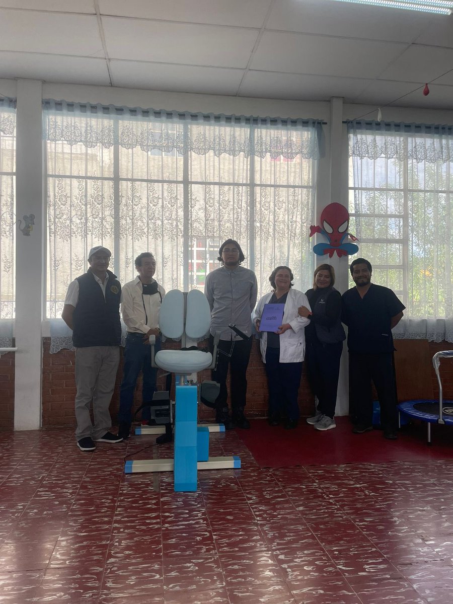DIVISIÓN DE INGENIERÍA REALIZA DONACIÓN 

Se lleva a cabo la entrega de prototipo de rehabilitación pediátrica a Fundabiem, un proyecto realizado por el estudiante de Ingeniería Mecánica, Óscar Domínguez, como parte de su EPS.