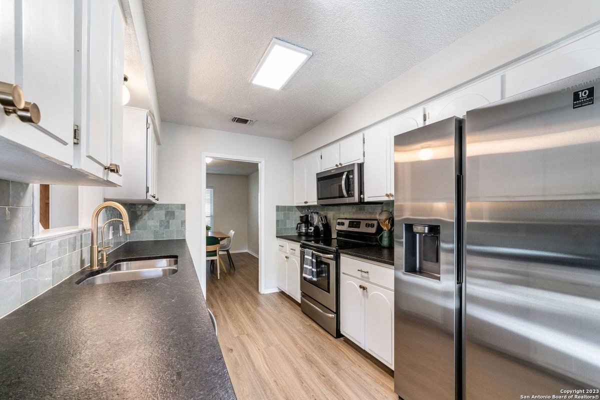 klause_krista's tweet photo. 💥Just Listed 💥
🔥4 Bedrooms
🔥2 Bath
🔥Pool

Welcome to this charming single-level home, offering 4 bedrooms and 2 bathrooms, making it a perfect sanctuary for you and your family.

https://t.co/6U5OEopKbL 

Marketed by Krista Klause
Listed  Holly Young https://t.co/HOsDlfEDBJ