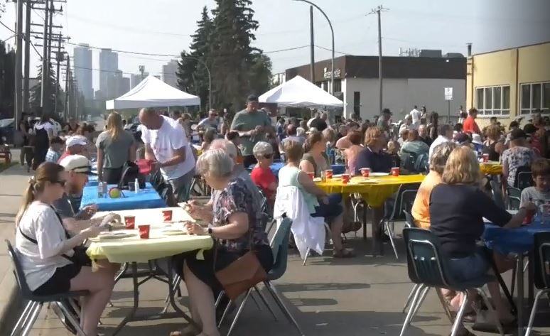 News coverage of the 20th Pancake Breakfast celebrating <a href="/CCAceliac/">Celiac Canada</a> 's 50th Birthday by <a href="/CTVEdmonton/">CTV Edmonton</a>  @ 9:18 minutes in. <a href="/edmontonceliac/">Edmonton Celiac</a> Thanks to everyone for making this an amazing day.  600 people fed a safe and scrumptious breakfast in 2  hours.  
buff.ly/44xeaxH
