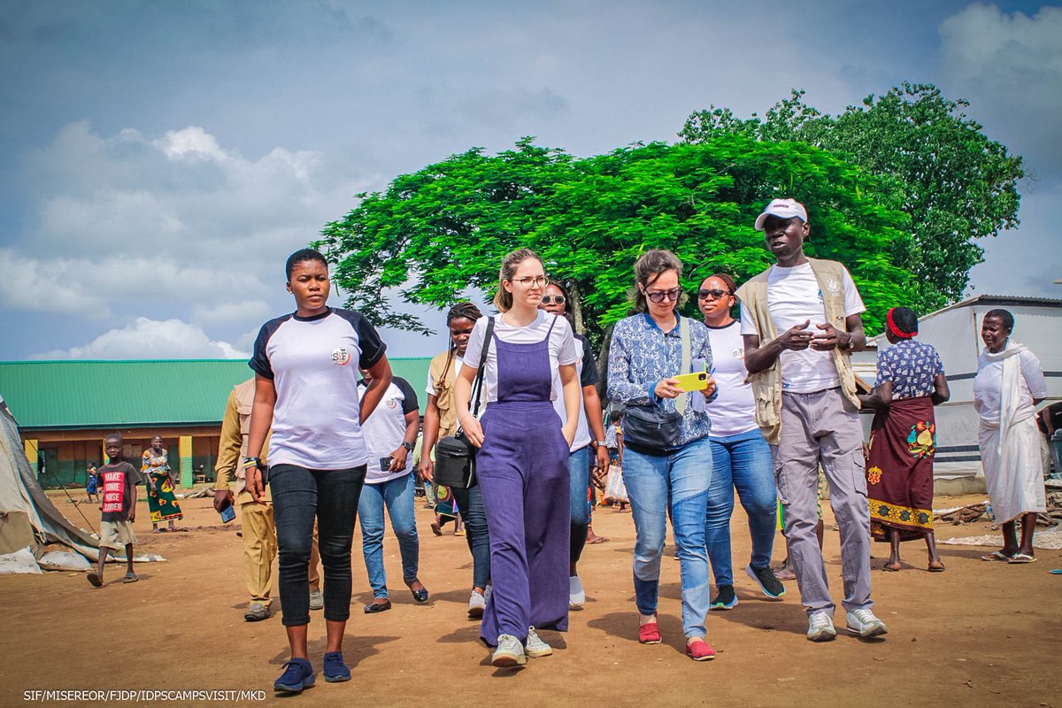 samuelioron_NGO's tweet photo. Exciting visit by Julia Kroger, Head of Dialogue and Partnership Service (DPS), to Markurdi! We toured IDP camps, facing challenges but fostering commitment for sustainable solutions. Grateful to Misereor for immense support! #HumanitarianCrisis #IDPCamps #EqualAccessDB https://t.co/jbwBTvRMDA