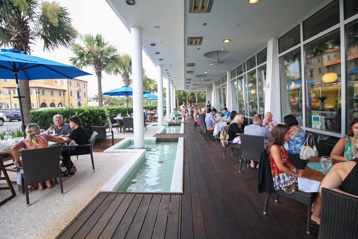 surfingdeer_'s tweet photo. Whoever said you can't have the best of both worlds, was clearly mistaken... 😏 😎 🌅
👉 RESERVE Now! 🍽 🍸 {just click up 🔝}
.
.
.
#SurfingDeer #FabulousFood #ColorfulStories #seagrove #seagrovebeach #30a #sowal #visitflorida #beachlife #beachhappy https://t.co/8RWFs88Utt