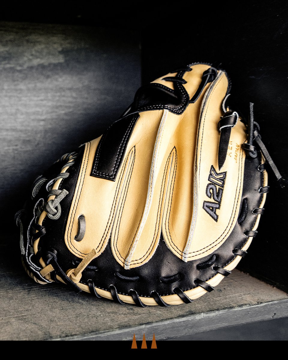 Meet the A2K & A2000 M23, designed with thinner toe pads to help catchers maximize control when receiving the pitch - New models arrive August 2nd. LEARN MORE: bit.ly/wilsonm23