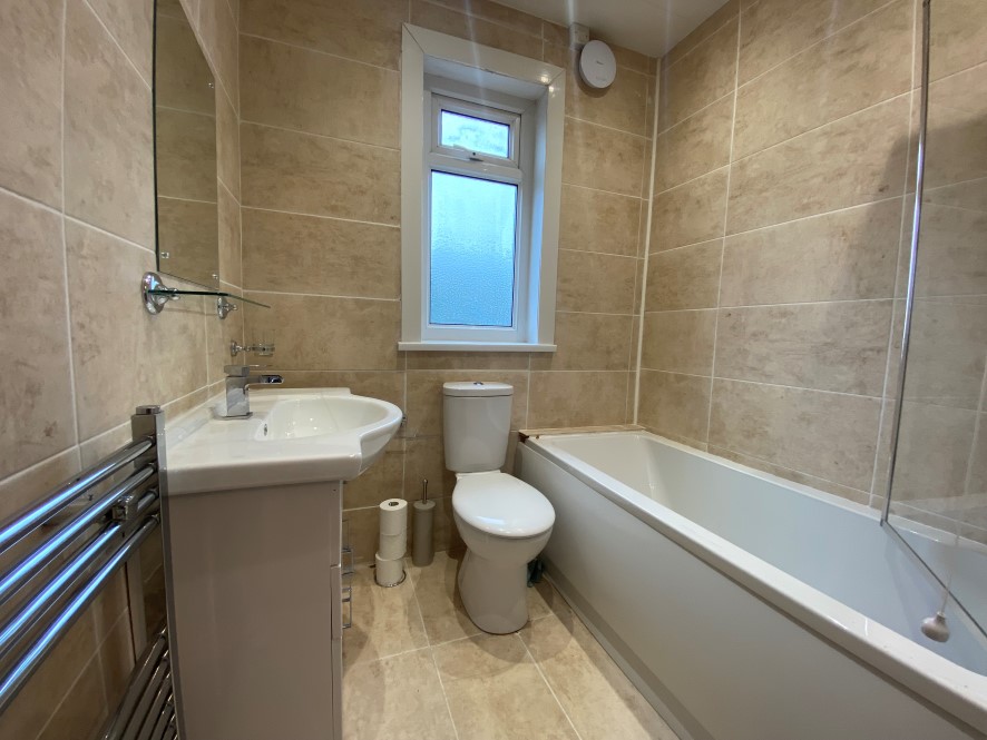 auctionhousene's tweet image. 🏡 Home sweet #home! This stunning three bedroom semi-detached house in the #Acklam area of #Middlesbrough is a dream come true ✨

Guide price: £155,000+. Don't miss your chance to see it for yourself, schedule a #viewing today: fal.cn/3Abha