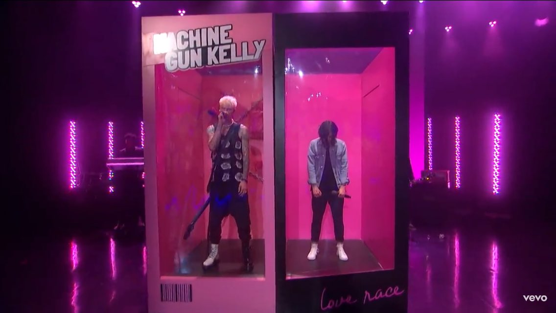 im watching barbie today and everything ab it reminds me of this live performance of love race by mgk on the ellen degeneres show, like it reminds me of this SOO MUCHHH https://t.co/W6uQ2QDh6R