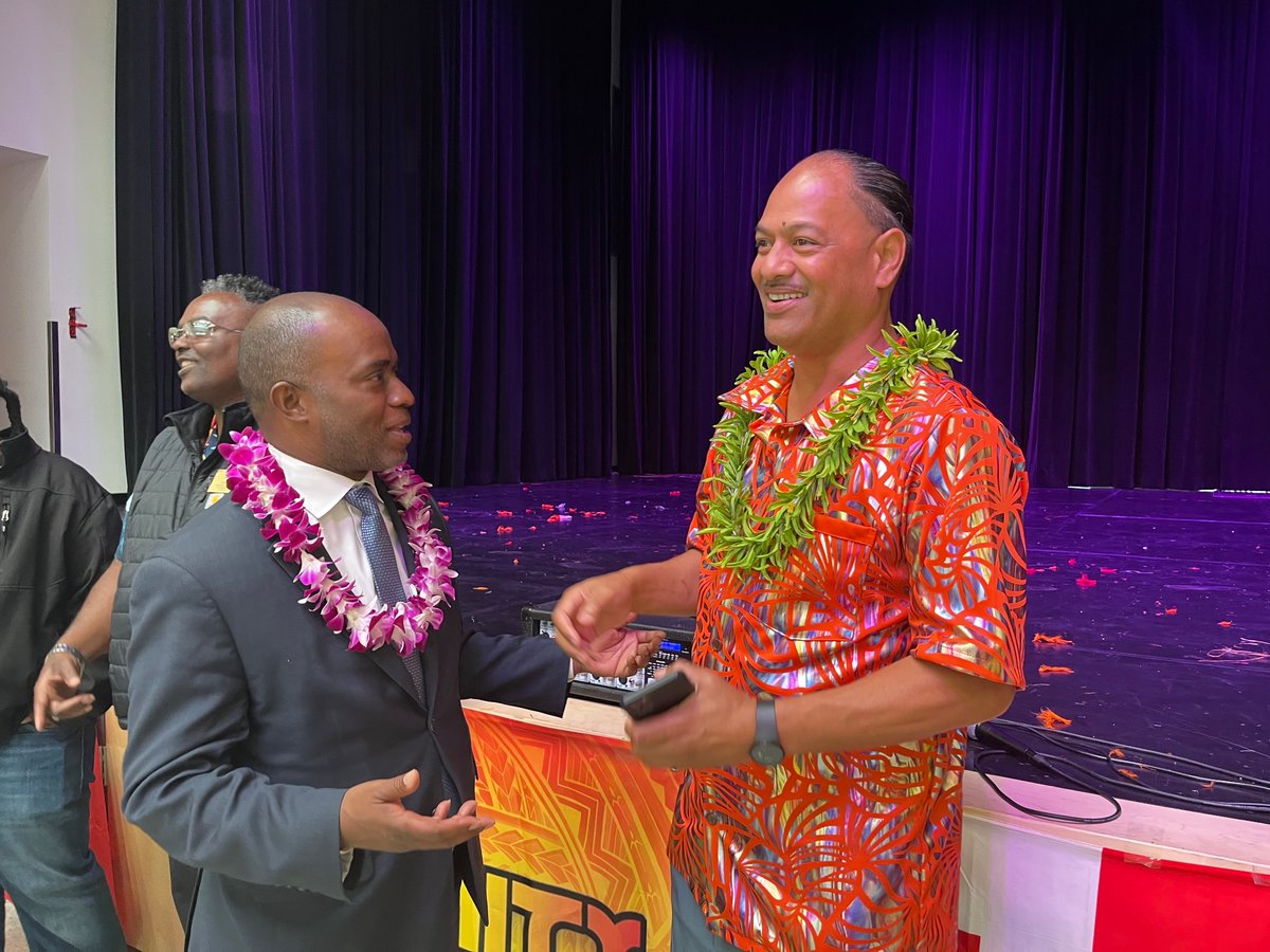 CADeptEd's tweet photo. Great celebration at #CampUnity! ๐โ๏ธ
Over the weekend, State Supt. @TonyThurmond dropped by the Polynesian cultural enrichment youth development summer program in Daly City. CA is providing $4 billion to schools to support summer and after-school efforts. https://t.co/VNBgaa45gZ