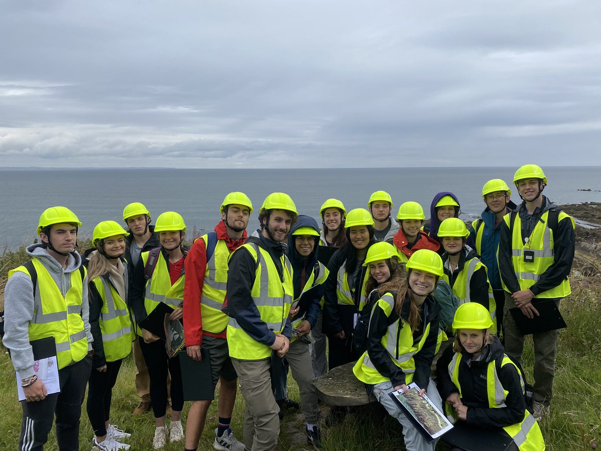 A day of geological mapping for @JMU summer school students today with Will McCarthy. We headed down to Maiden’s Rock to observe and map out some of the folds present including an antiform and synform. Great team work and we didn’t let the rain dampen our spirits! 🌧️ @EarthSciStA