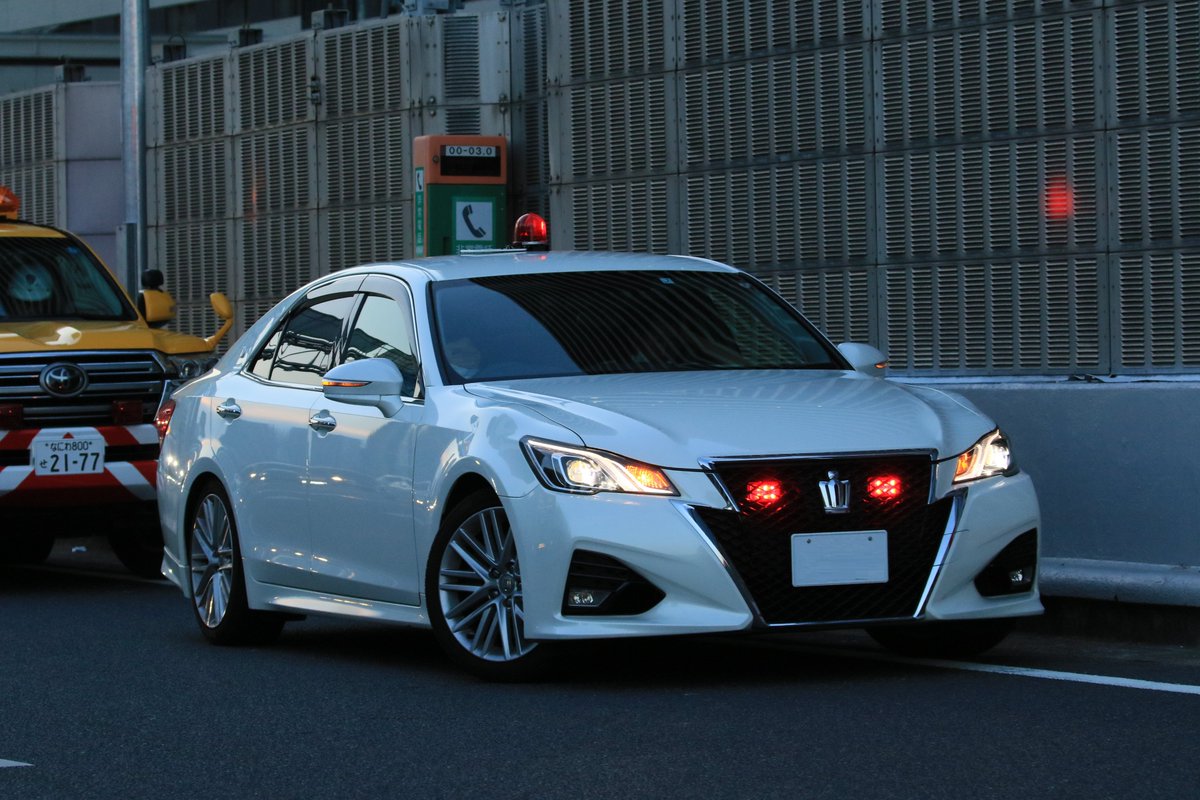 HwpcOsaka's tweet photo. TOYOTA CROWN PATROL CAR　GRS214
#大阪府警
#高速隊
#高速道路交通警察隊 https://t.co/xRgv998bYX