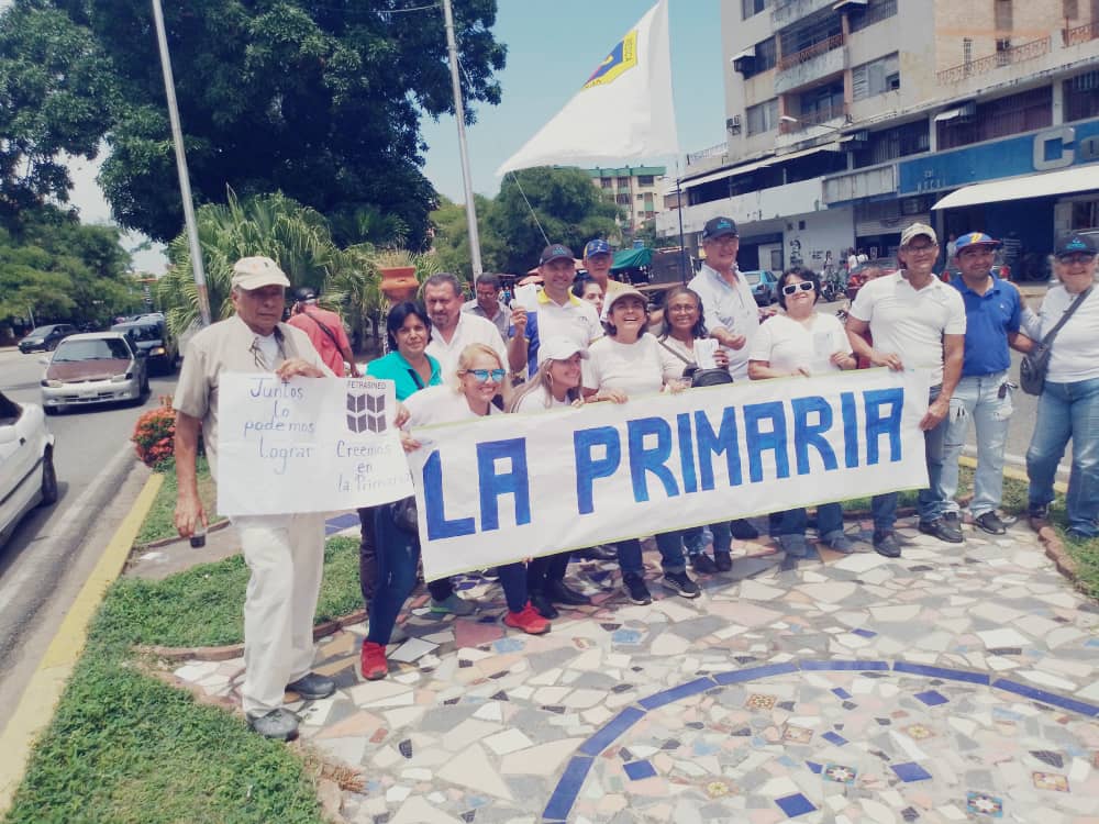 johnmon55220411's tweet photo. Hoy #25dejulio volanteo en #plaza del estudiante actividad para la recuperación de las primarias este #22de octubre gracias a @CreemosAlianzaC #dlsabarinas https://t.co/2vCbCRZE28