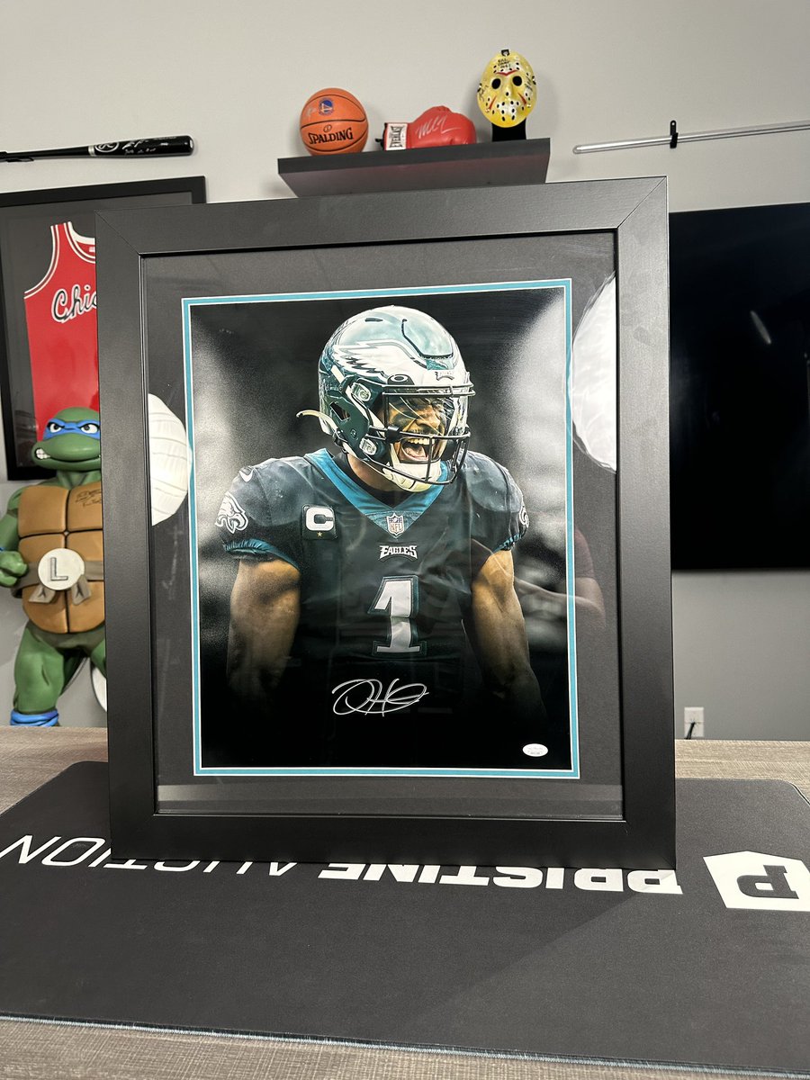 🚨Giveaway Alert! To celebrate the start of Football Season we are giving away this Jalen Hurts Signed Framed Photo! Like this post, follow us, and tag 2 friend to be entered! The winner will be announced next week! Good luck!