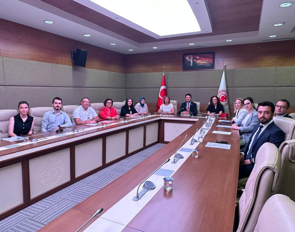 TFD1969's tweet photo. Değerli meslektaşlarımız
TFD Yönetim Kurulu Başkanı Prof. Dr. Fzt. Tülin DÜGER, TFD Yönetim Kurulu Üyesi Uzm. Hanifi EROL,İl Temsilcileri, Baş Fizyoterapistler, RAM Grubu, Özel Eğitim Temsilcileri, Gençlik ve Spor Bakanlığı Grubu, İstihdam Bekleyen  Atanamayan Fizyoterapistler➡️ https://t.co/qka9ETgF7p