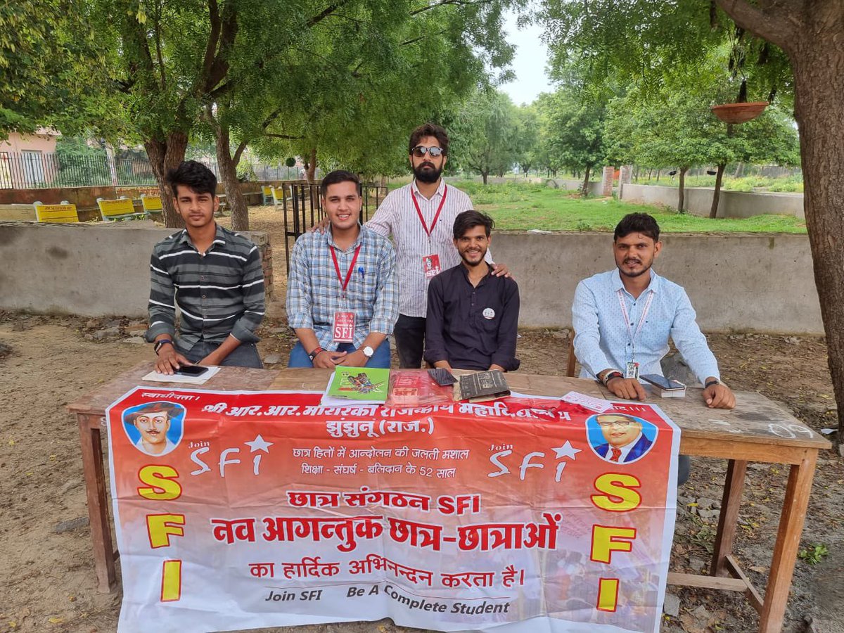 jhunjhunu_sfi's tweet image. #Help_desk का दुसरा दिन:::
#SFI
#sfi_झुंझुनूं
#JoinSFI
#be_a_complete_student