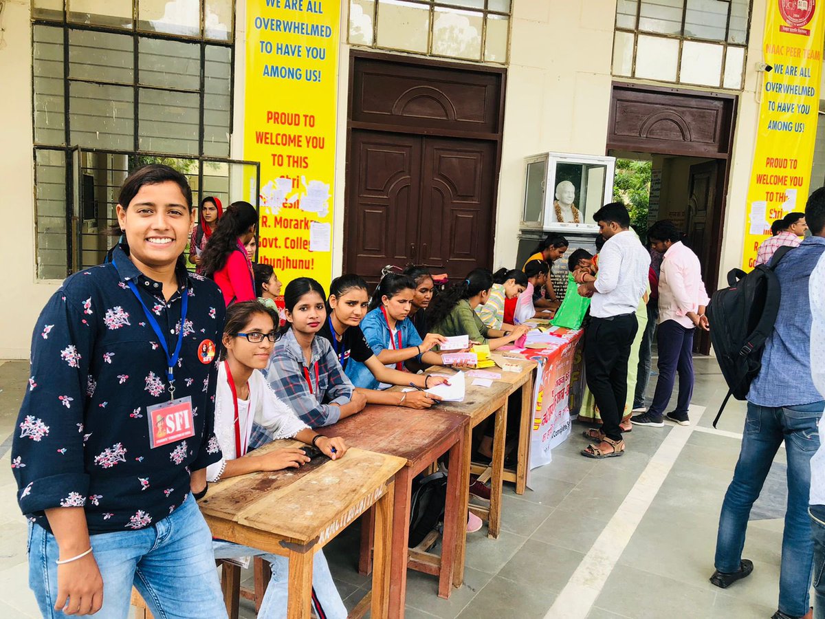 jhunjhunu_sfi's tweet image. #Help_desk का दुसरा दिन:::
#SFI
#sfi_झुंझुनूं
#JoinSFI
#be_a_complete_student