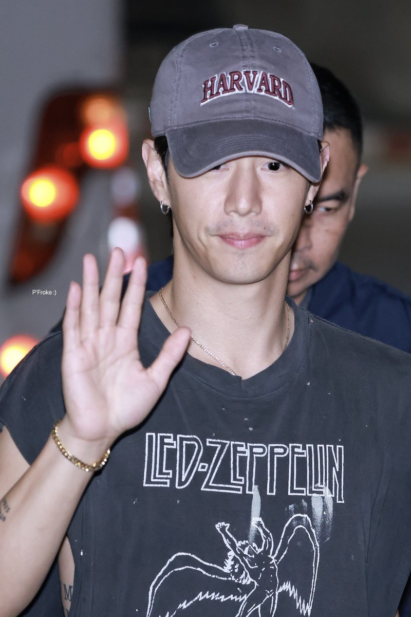 พี่โฟล์ค :) tweet media