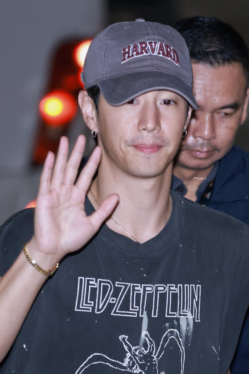 พี่โฟล์ค :) tweet media