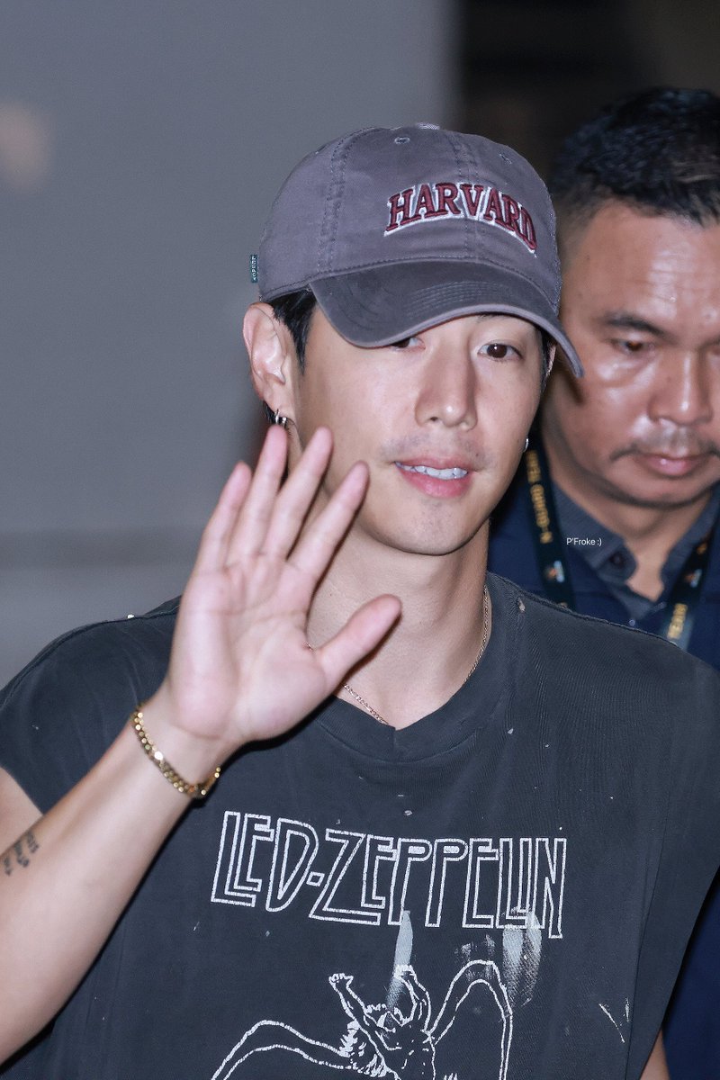 พี่โฟล์ค :) tweet media