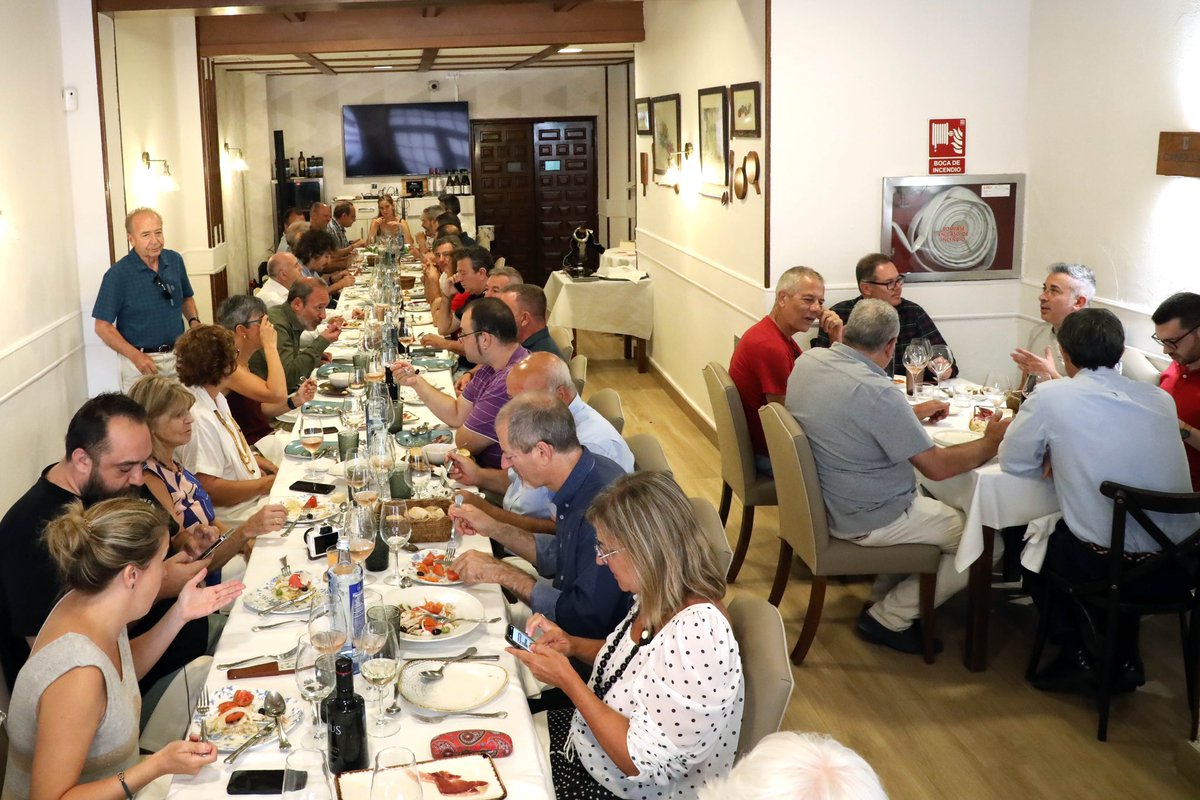 culturadevino's tweet photo. 🍅 ¡Tomate Zaragozano is BACK! Aquí pecamos de modestos pero menudos productazos tenemos.

Presentación del proyecto de recuperación del Tomate Zaragozano en Rest. El Candelas con El Gastrónomo Zaragozano y @CITAAragon 

Nota de prensa y fotos Almozara 

https://t.co/MNvJv7eSdL https://t.co/hcOcIh6hnQ