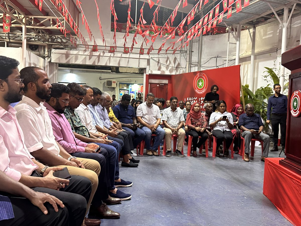 *ދިވެހީންގެ ޤައުމު ދިވެހީންނަށް - މިނިވަންދުވަސް 2023*

📌“މި ޤައުމުގެ އިސްތިޤުލާލު ނެގެހެއްޓުމަށްޓަކައި، ދެމެހެއްޓުމަށްޓަކައި އޮނަރަބަލް ޤާސިމް އިބްރާހީމް <a href="/qasimibrahim/">Qasim Ibrahim</a> ކުރައްވަންޖެހުނު ކޮންމެ ކަމެއްވެސް ކުރައްވާނެ❗️” ~ޢަލީ ޙުސައިން~ <a href="/AleeVoice/">Ali Hussain</a> 

ޖުމްހޫރީ ޕާޓީގެ ރިޔާސީ