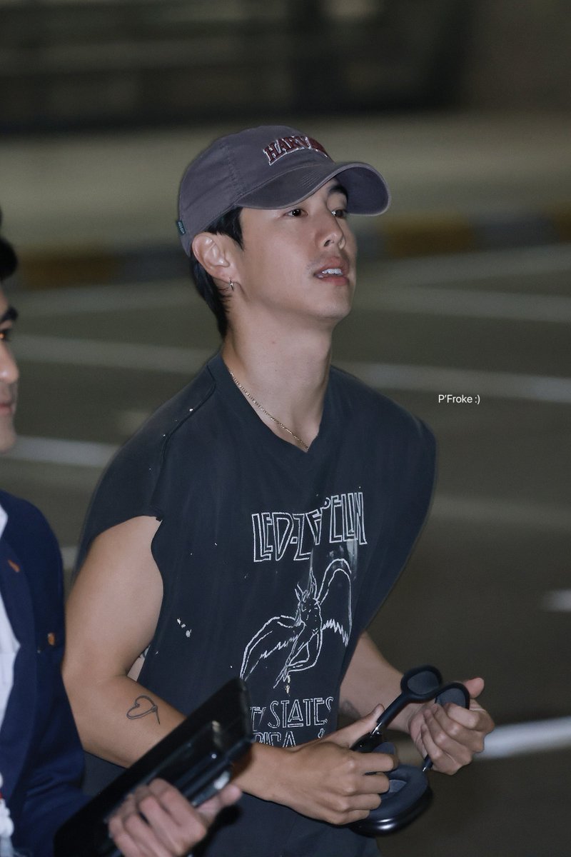 พี่โฟล์ค :) tweet media