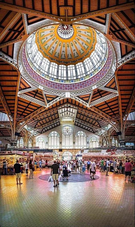 València, vista interior del Mercat Central. Magnífica fotografia.