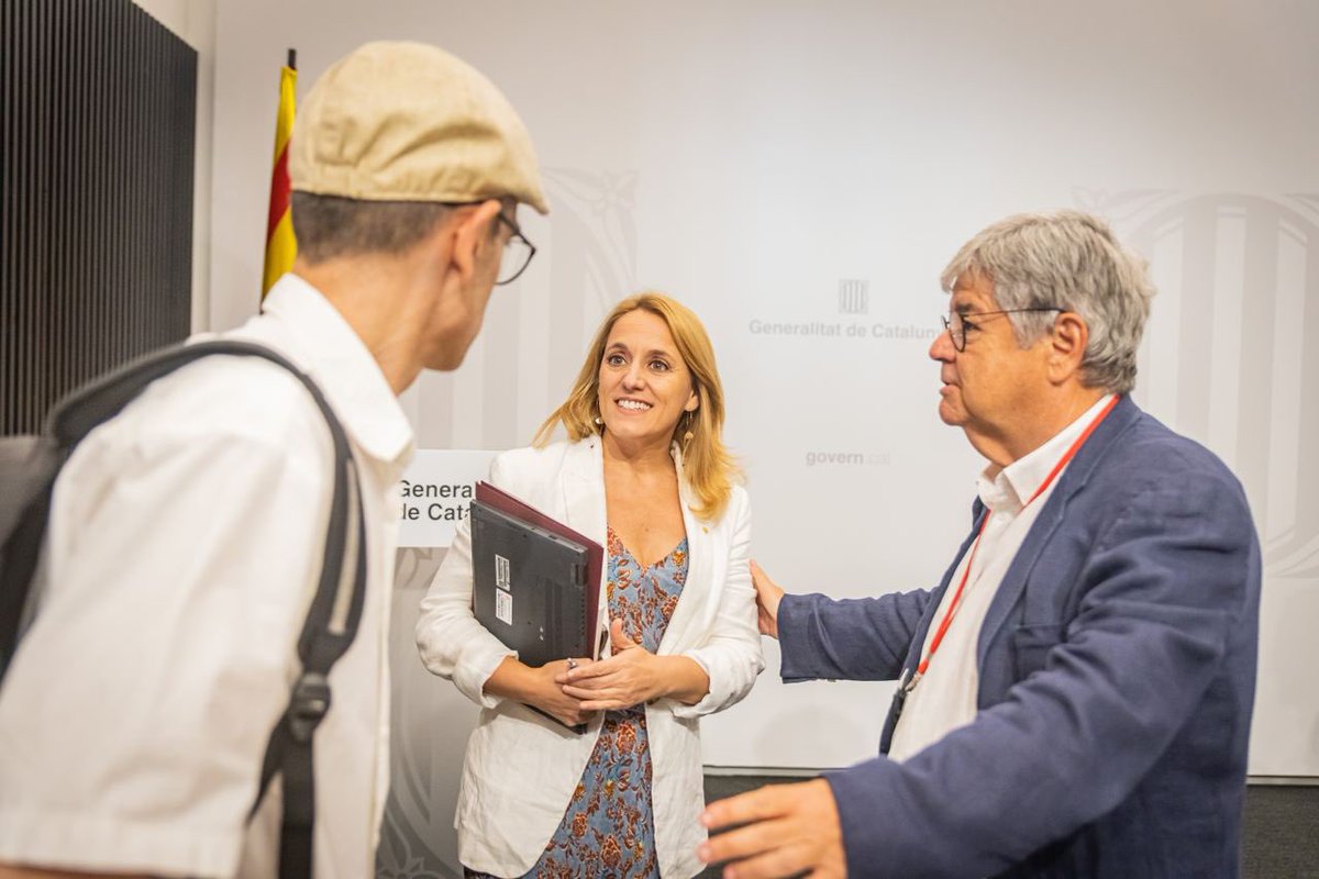 economiacat's tweet photo. 📸 La consellera @nataliamasguix presideix la reunió del Consell Assessor en Política Econòmica de Catalunya (#CAPEC).
Durant la trobada, s'han analitzat les últimes dades del dèficit fiscal que està calculant el Departament d'@economiacat i l'impacte que té aquest desequilibri. https://t.co/rHnPcRWwws